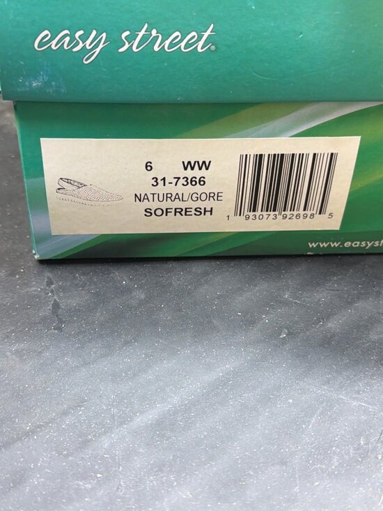 NIB Easy Street Sofresh Womens 6 WW Extra Wide Natural Beige Slip On Mule Shoes - Picture 2 of 8